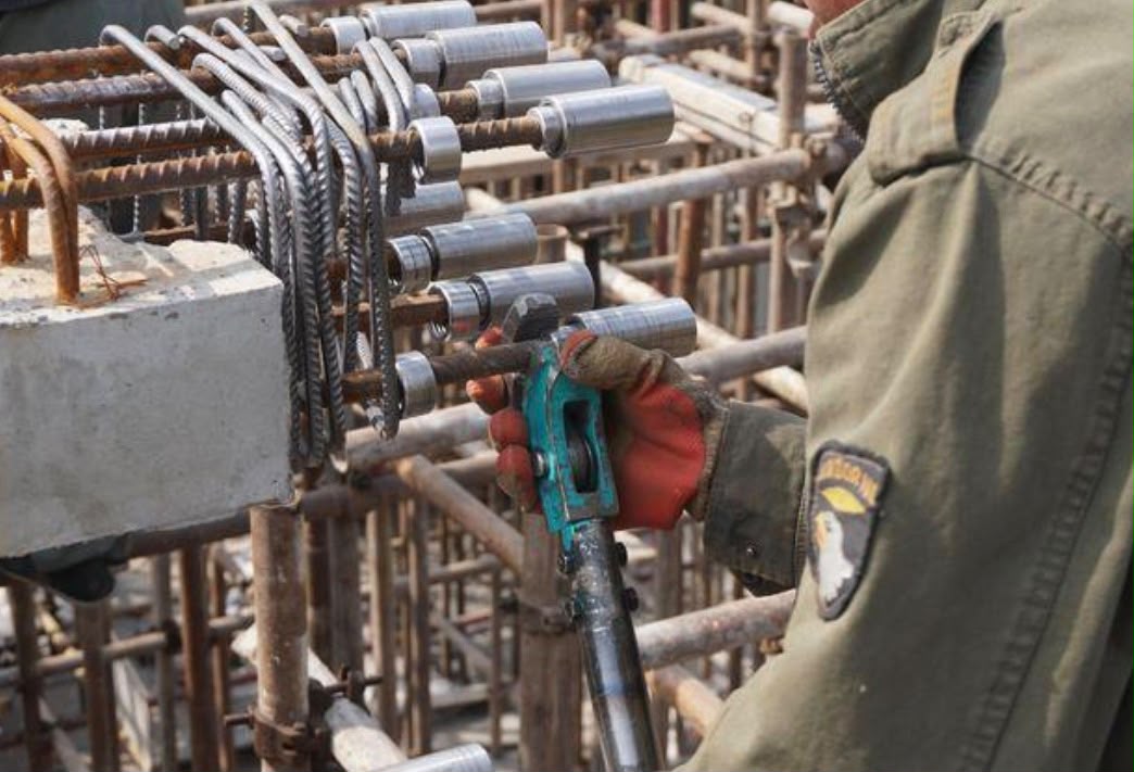 Threaded coupler and rebar